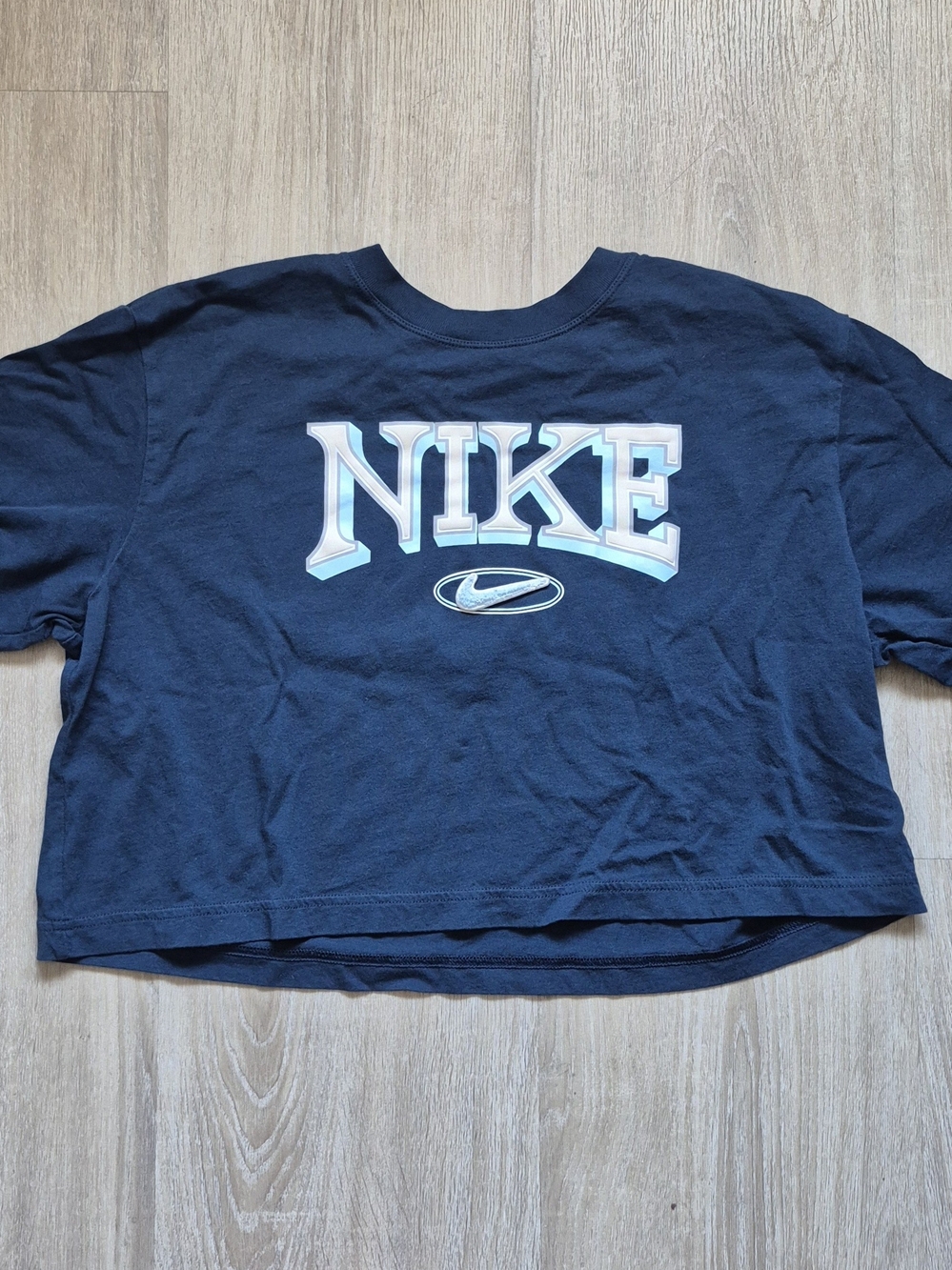 Nike Women’s Navy Blue Crop Tee